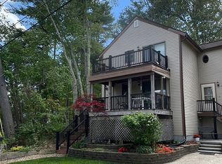 4 Bowers Ave, Tyngsboro, MA 01879