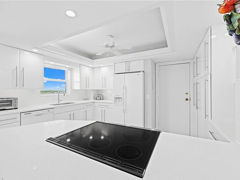 10691 Gulf Shore Dr #1102 — Photo 17