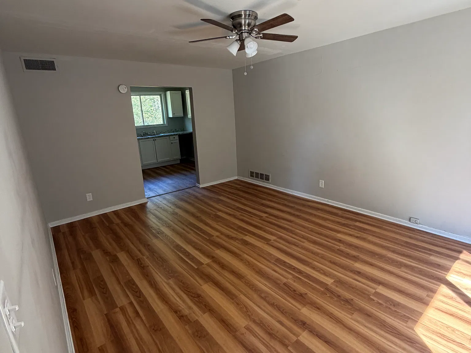 3 bed, 1.5 bath, $1,300 — Photo 3