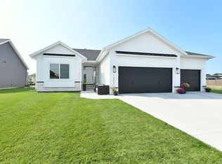 7902 Firefly Ln, Horace, ND 58047