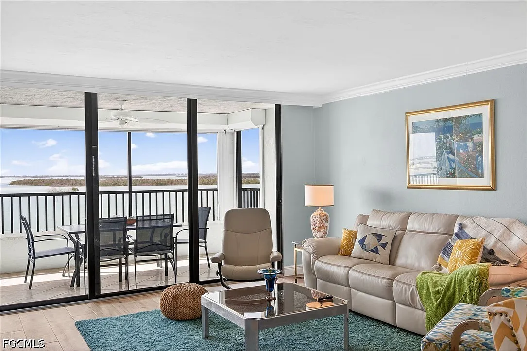 2 bed, 2.0 bath, 1167 sqft, $5,500 — Photo 4