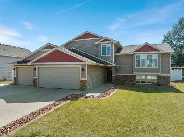 1300 27th St NW, Minot, ND 58703