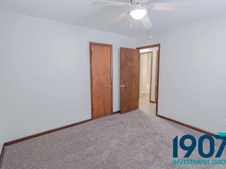 704 SW 2nd St — Photo 20