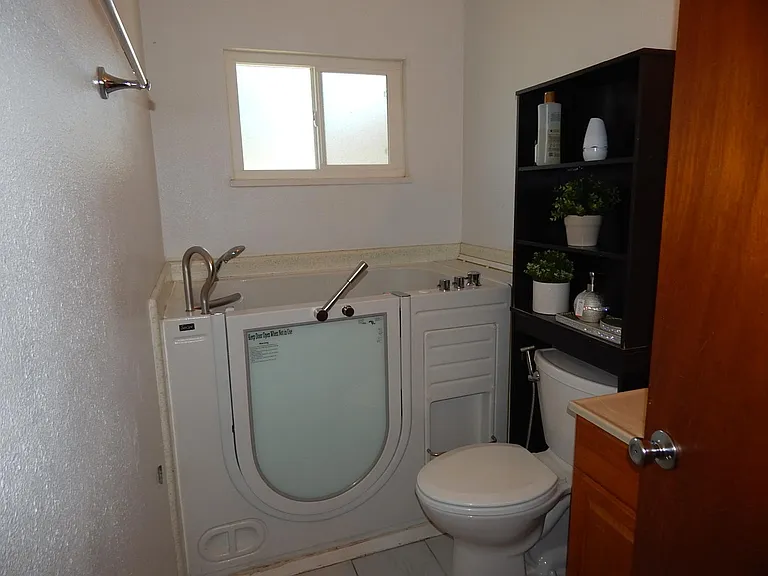 1020 Snyder Dr — Photo 17