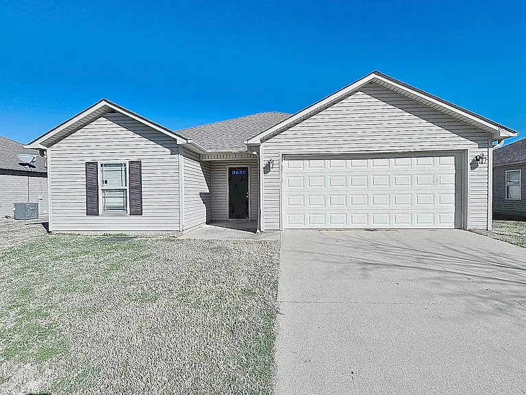 3888 Turfway Dr — Photo 1