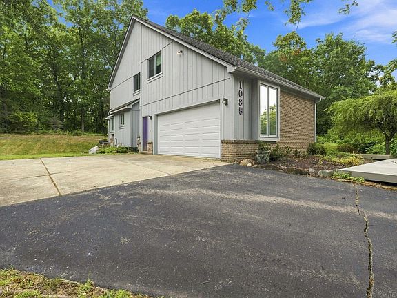5th image of 1085 Bear Creek Ct