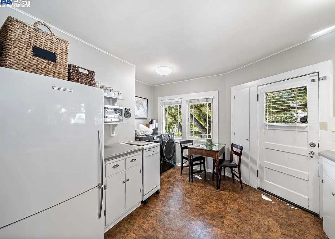 2 bed, 1347 sqft, $3,200 — Photo 3