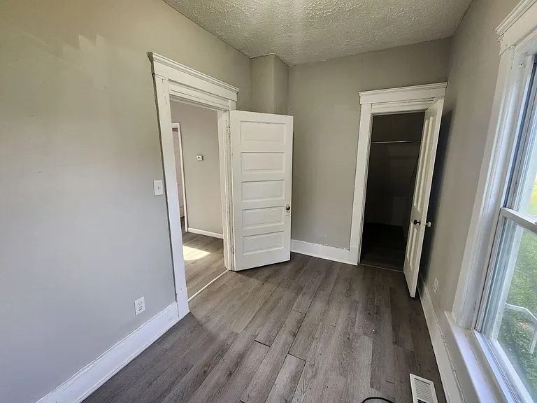 16014 Saranac Rd — Photo 12