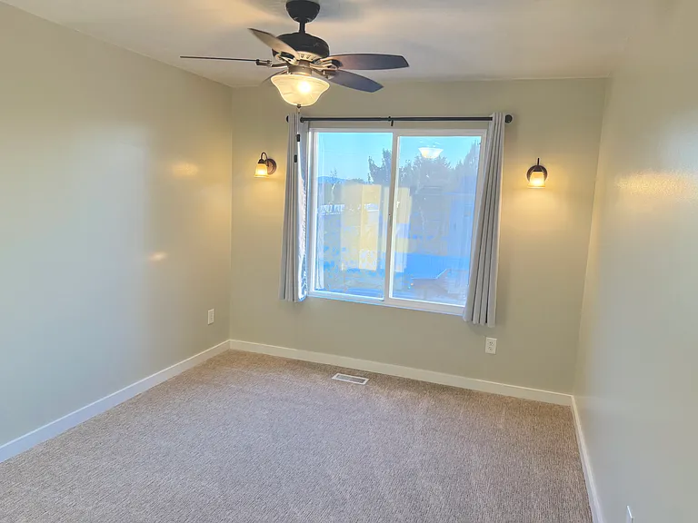 1875 S Spring Creek Dr — Photo 14