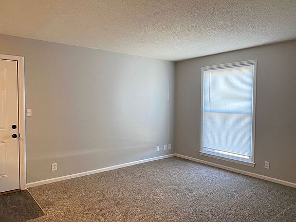 3rd image of 526 Main St #3