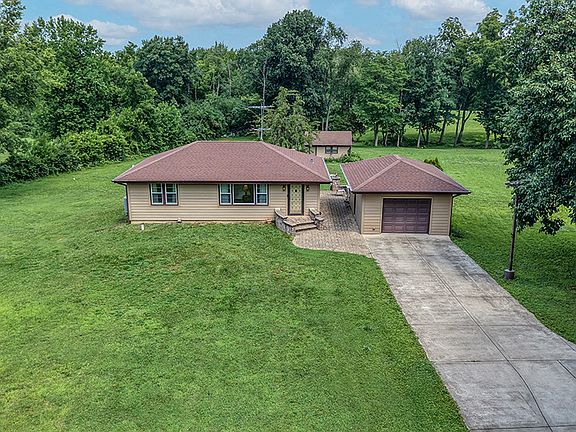 2nd image of 2115 Maple Rd