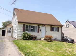 2042 Madison St, Hermitage, PA