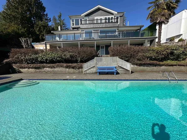 2390 Palmerston Ave, West Vancouver, BC V7V 2W1