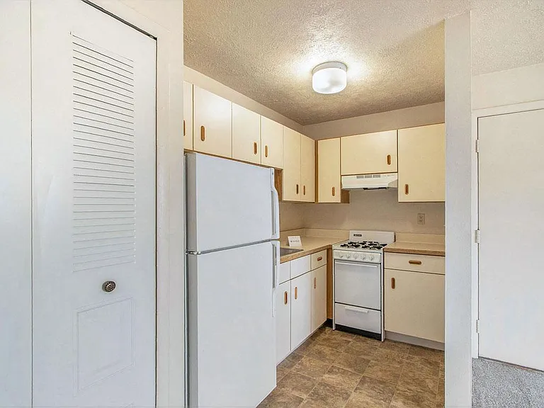 Wingate Apartments — Photo 12