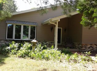 3184 Glacier Dr, Hubertus, WI 53033