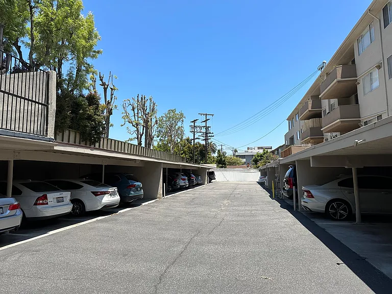 12221 San Vicente Blvd — Photo 18