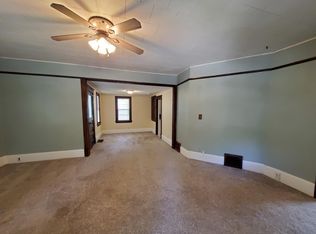 722 W 10th St, Cedar Falls, IA 50613