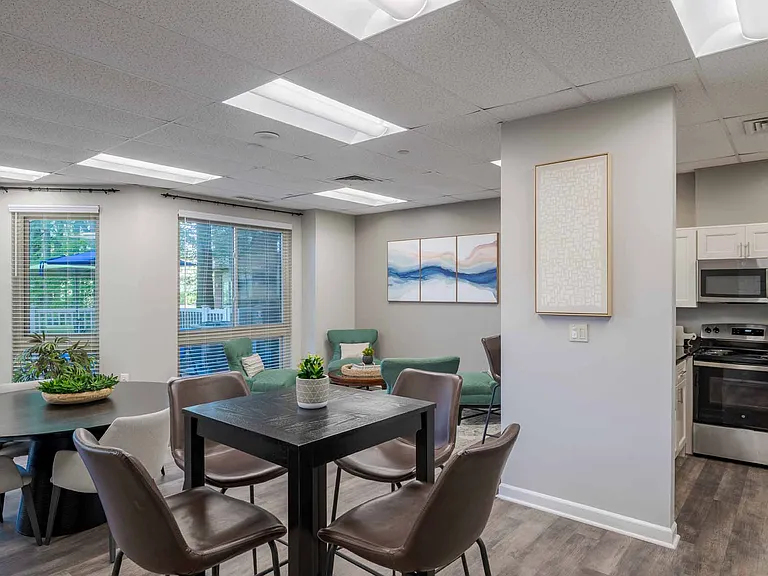 Lake Arbor Towers — Photo 18