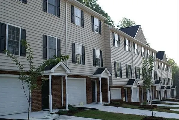 2009 Lakeside Dr Unit 100 photo 1
