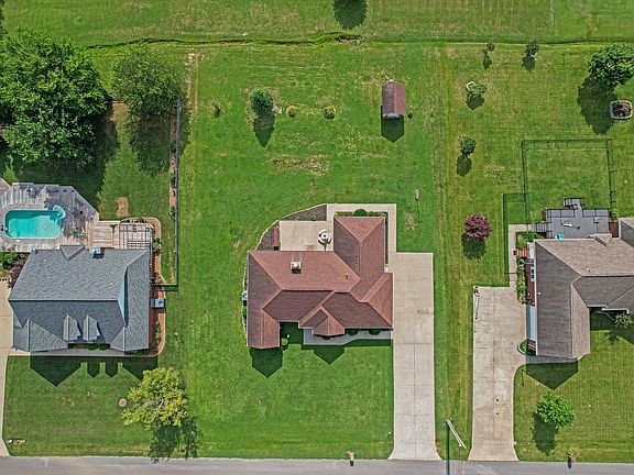4th image of 11 Brown Creek Dr
