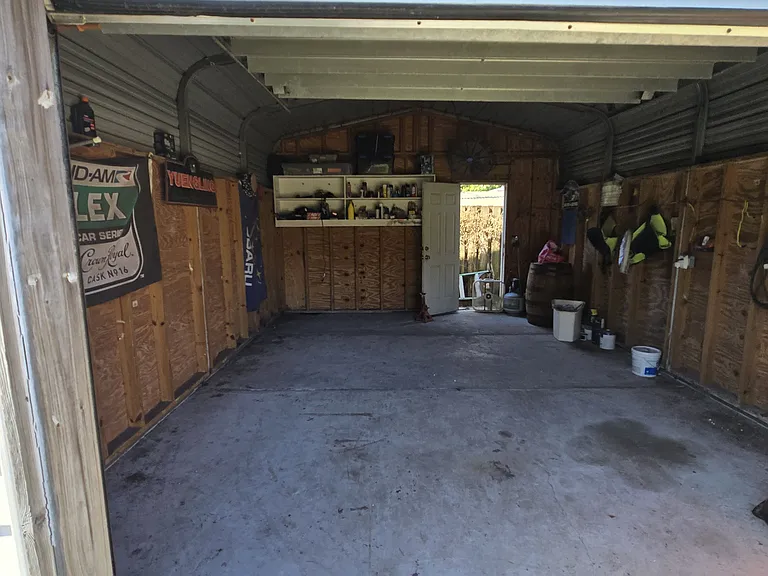 385 Banana Blvd — Photo 5