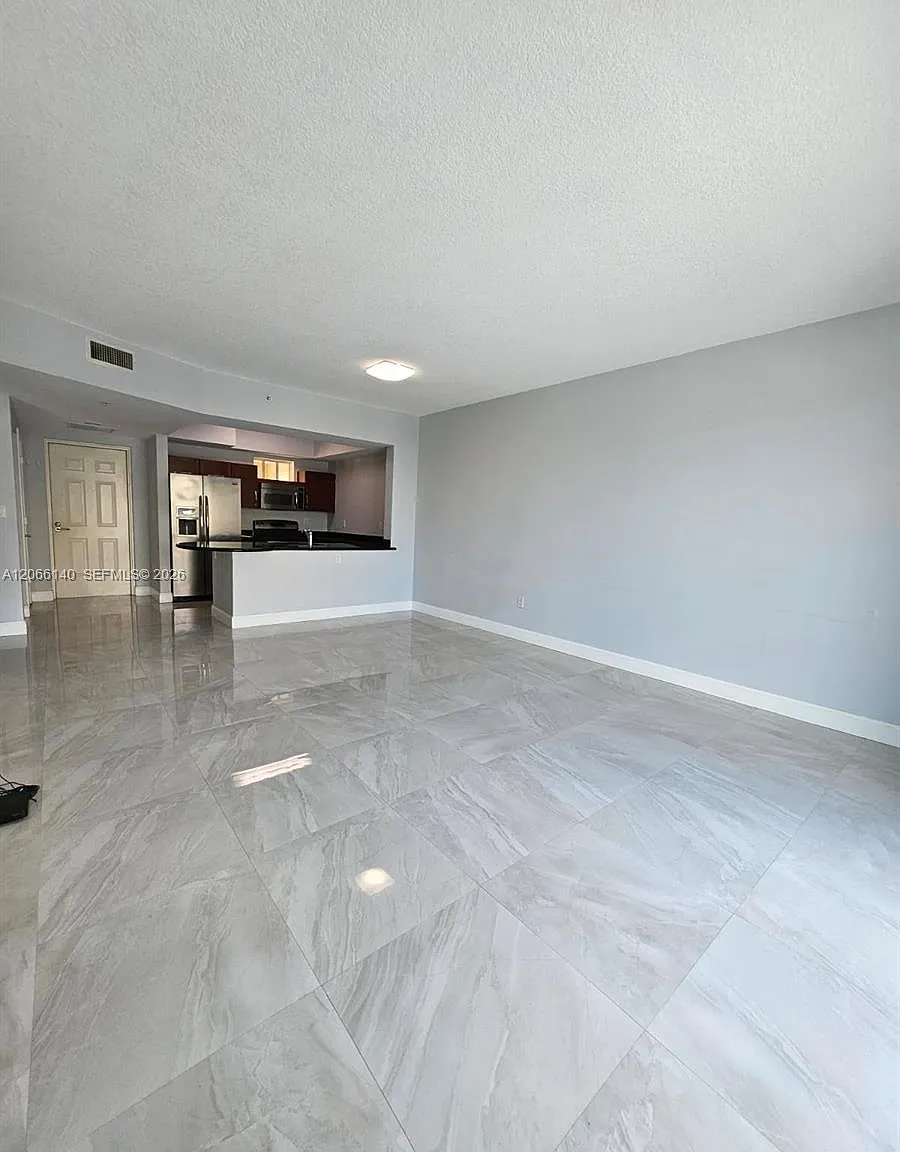Downtown Dadeland Condo N — Photo 4