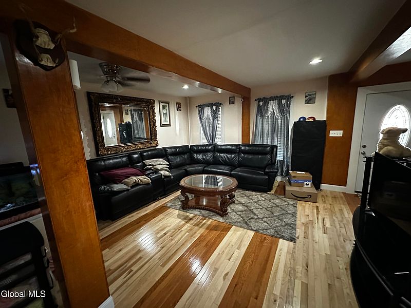 3rd image of 425 Paige Street