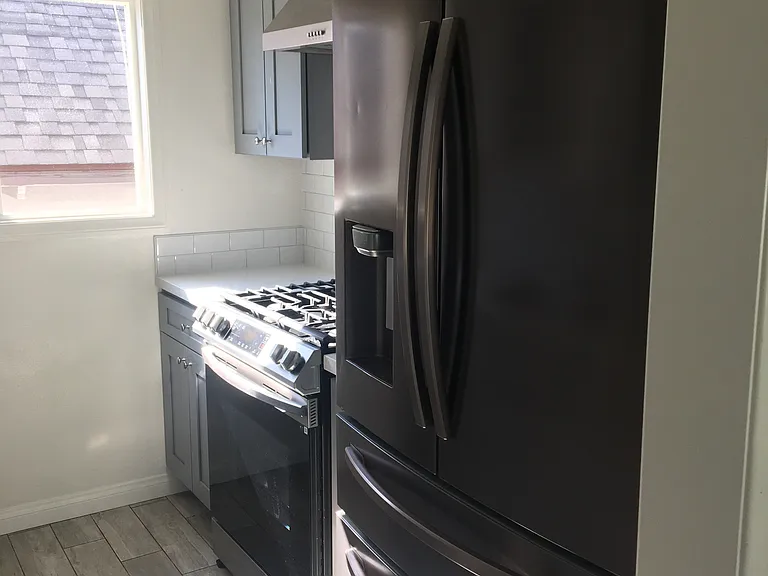 320 E 25th St #6 — Photo 8