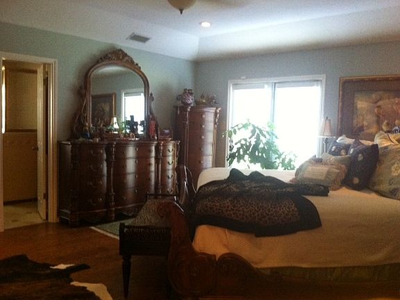 2nd image of 2402 Crestline Dr