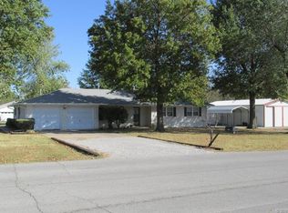 712 Christmas Ln, Claremore, OK 74017