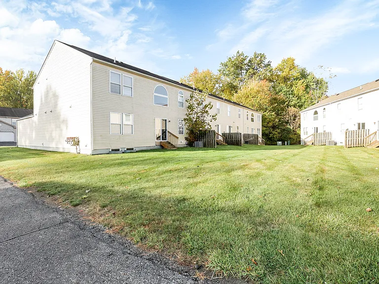 920 Sara Ct #920 — Photo 45