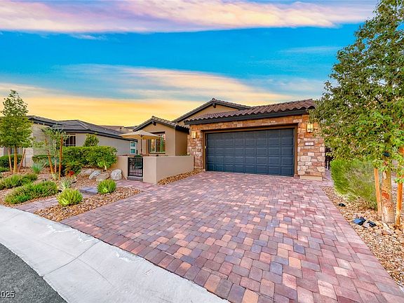 2nd image of 11 Desert Ivy Ln