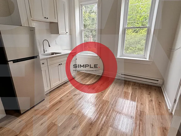 434 Woodward St — Photo 9