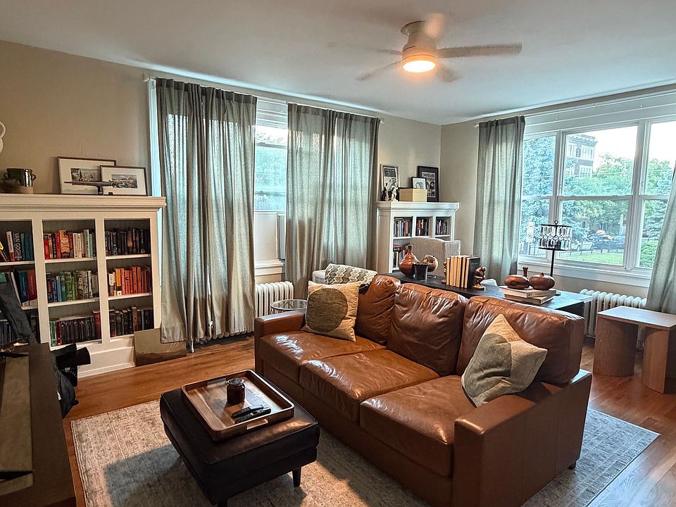 1st image of 728 Summerlea St Floor 1