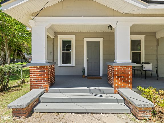 3rd image of 698 BRIDAL Avenue