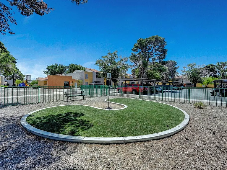 Park at Spring Valley — Photo 37