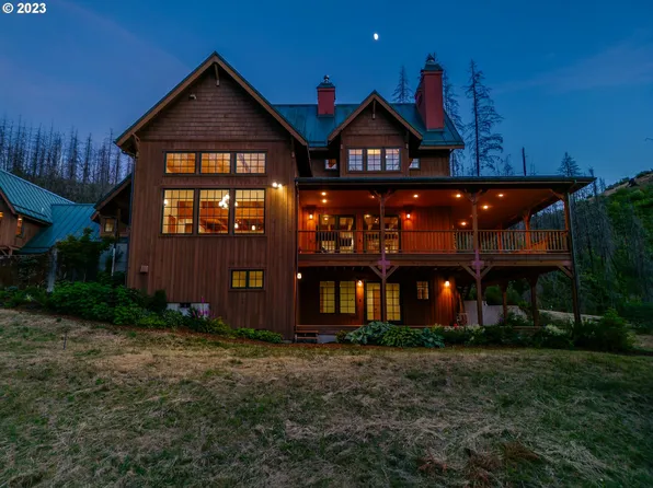 45327 McKenzie Hwy, Leaburg, OR 97489