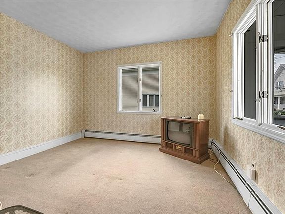 5th image of 16 Winsor St