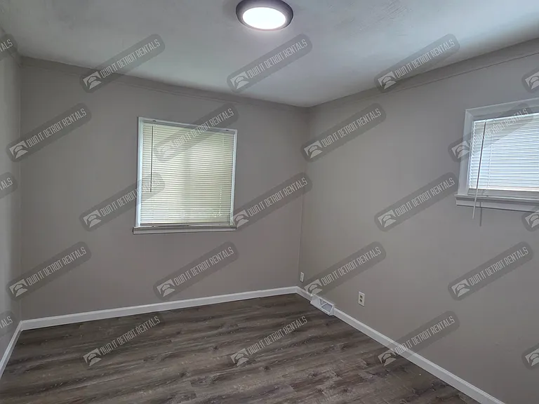 13065 Sherman Ave — Photo 11