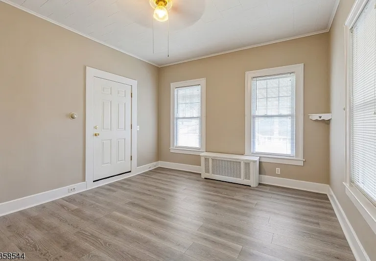 35 Montrose Ave — Photo 4