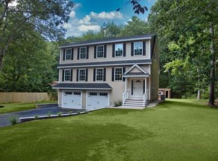 21 Shore Rd, Kingston, NH 03848