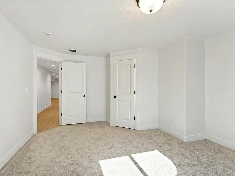 315 E 1150 N — Photo 14
