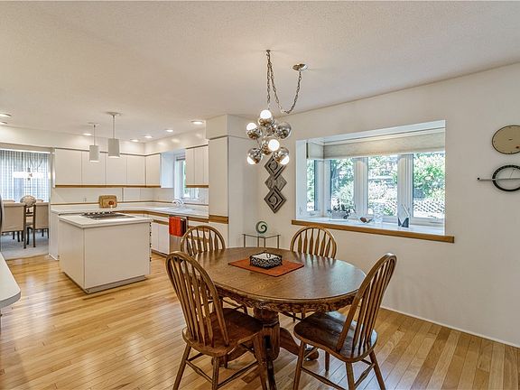 3rd image of 2609 Linda Dr