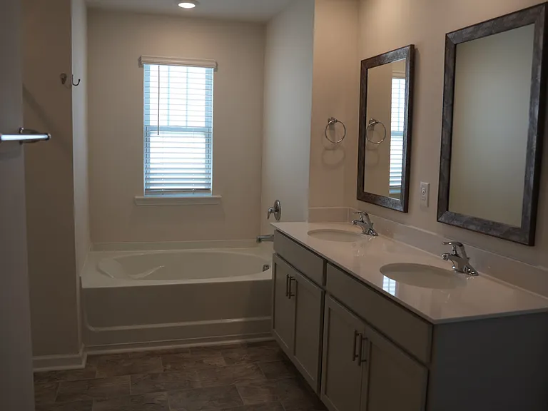 670 Hollyrose Cir — Photo 17