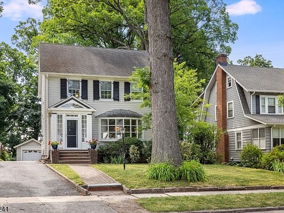 2nd image of 73 Hawthorne Ave