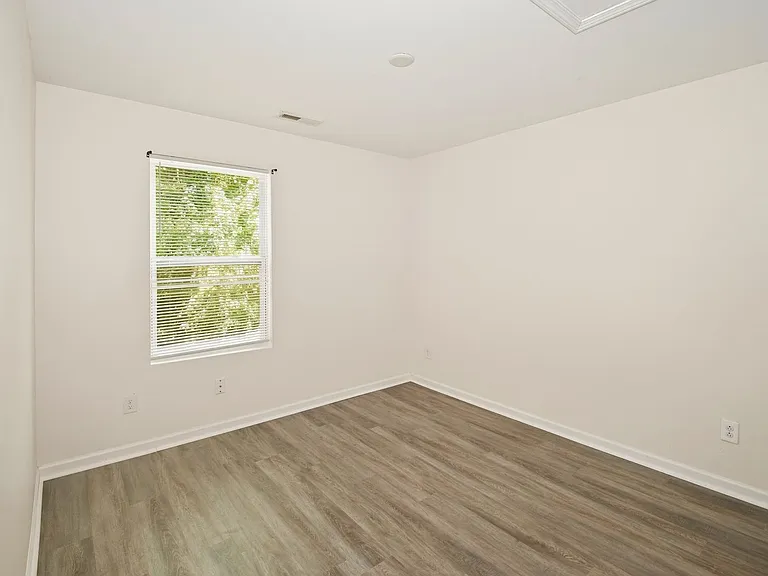 1025 Rook Rd — Photo 15
