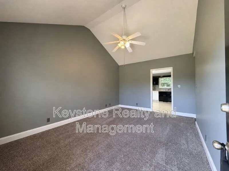 3 bed, 1.5 bath, 980 sqft, $1,195 — Photo 2