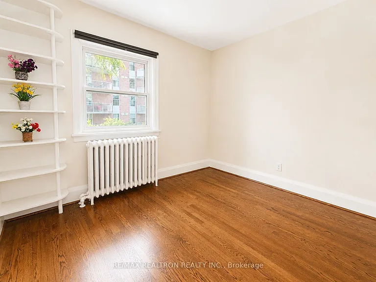 25 Ranleigh Ave #B — Photo 10