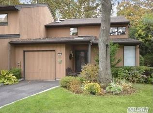 89 Northgate Cir, Melville, NY