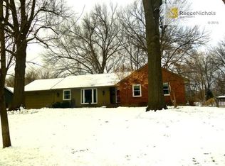 3300 W 92nd St, Leawood, KS 66206